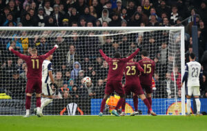 Hummels pareggia al 91°, Tottenham-Roma 2-2