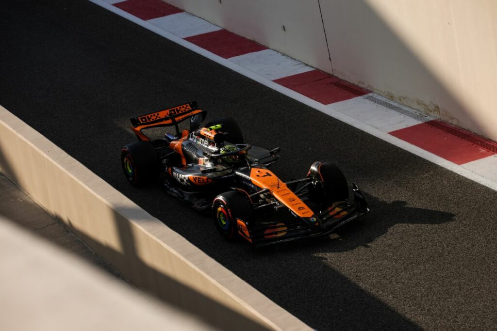 Prima fila McLaren ad Abu Dhabi, Sainz terzo, male Leclerc