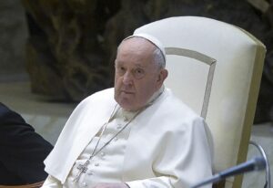 Papa Francesco “Investimenti per armi, sono una follia”