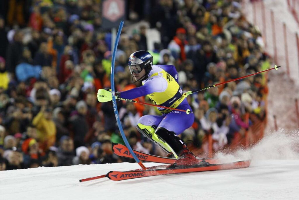 Capolavoro Vinatzer, secondo posto nello slalom a Kitzbuehel