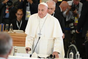 Il Papa ha la polmonite bilaterale, quadro resta complesso