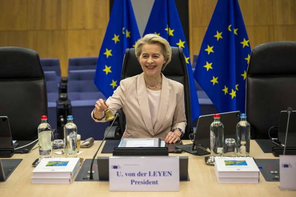 Von der Leyen “Siamo in epoca di riarmo, 800 mld per la difesa europea”