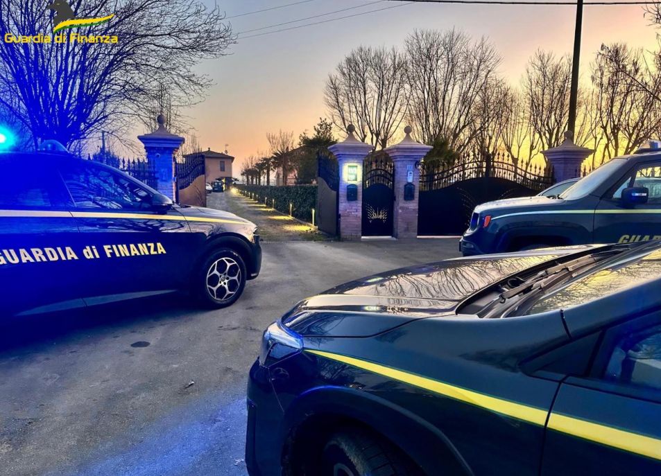 Reggio Emilia, arresti e perquisizioni per estorsione e usura